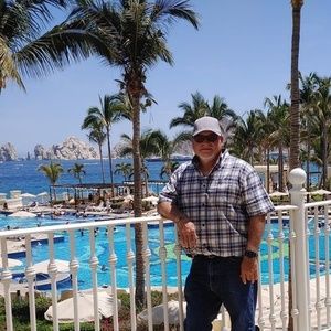 Meet your Posher, Javier